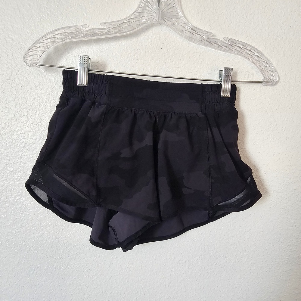 Lululemon Hotty Hot Short II 2.5 Heritage 365 Camo Deep Coal Multi Size 4 Reg